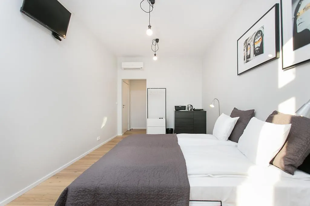 Krakow B&B מלון דירות